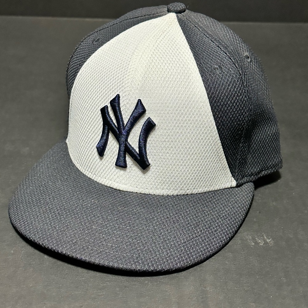 New York Yankees New Era 59Fifty Hat - Size 7 1/8